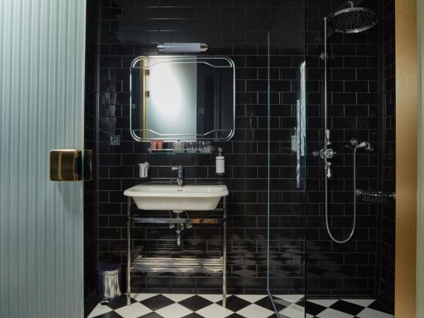 Hotel Collect - Adults Only : photo 9 de la chambre suite avec balcon