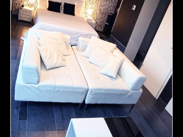 V E R O N E - Rooms & Suites - Liège - Rocourt : photo 3 de la chambre chambre double avec balcon