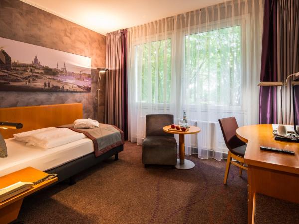 Ramada by Wyndham Dresden : photo 1 de la chambre chambre simple - accessible aux personnes à mobilité réduite