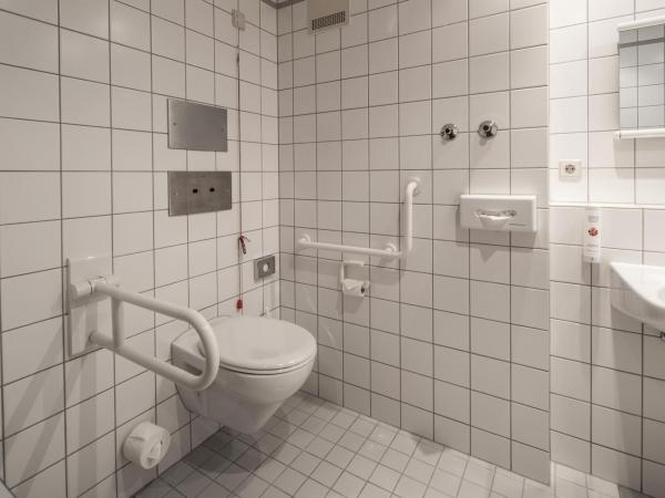 Ramada by Wyndham Dresden : photo 3 de la chambre chambre simple - accessible aux personnes à mobilité réduite