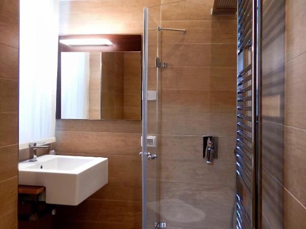 Arena Luxury Suite : photo 3 de la chambre chambre double ou lits jumeaux supérieure avec vue sur ville