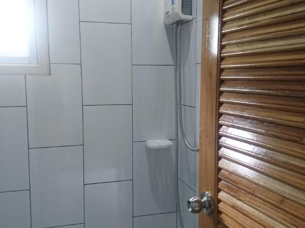 Easy Rooms and Minimart : photo 4 de la chambre chambre double avec balcon (2 adultes + 1 enfant)