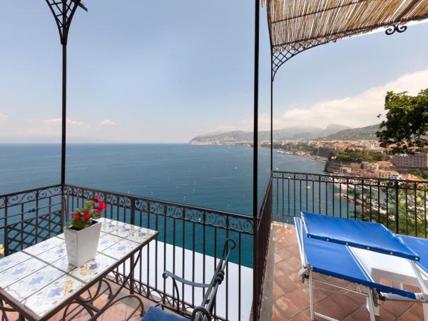 Hotel La Tonnarella : photo 8 de la chambre suite junior - vue sur mer