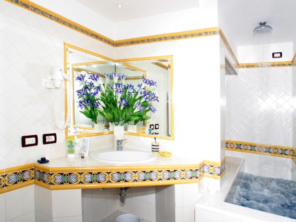 Hotel La Tonnarella : photo 2 de la chambre chambre double