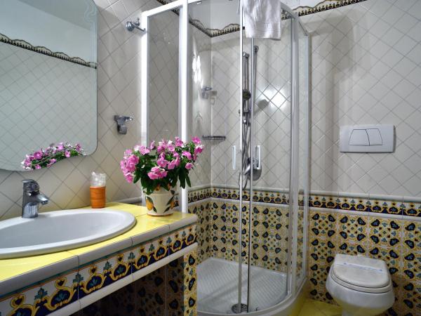 Hotel La Tonnarella : photo 3 de la chambre chambre double supérieure - vue sur mer