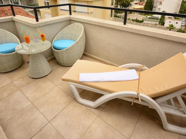 City Hotel Marmaris : photo 1 de la chambre suite triple avec terrasse 