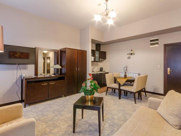 Hotel Aurum : photo 8 de la chambre suite familiale (2 adultes + 2 enfants)