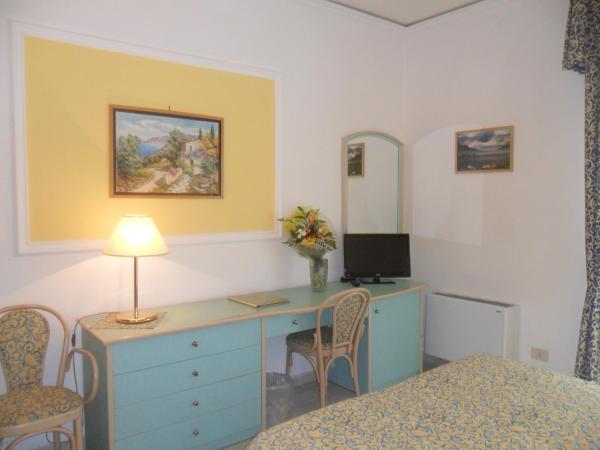 Hotel Solemare Beach & Beauty SPA : photo 4 de la chambre chambre triple - vue partielle sur mer