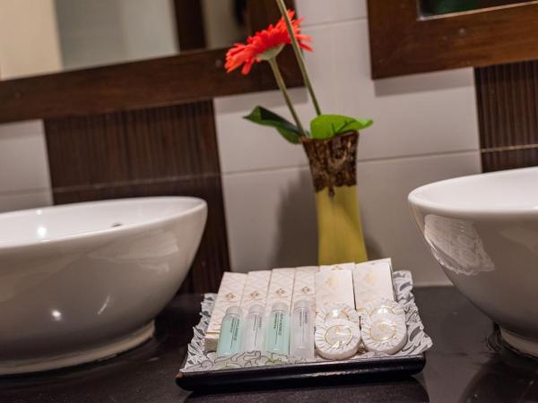 D&D Inn Khaosan : photo 7 de la chambre chambre familiale supérieure (4 adultes) avec balcon