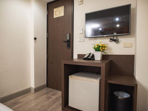 D&D Inn Khaosan : photo 5 de la chambre chambre lit queen-size classique sans fenêtre