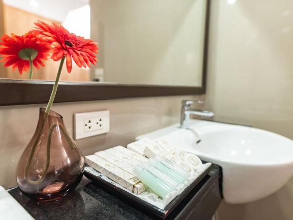 D&D Inn Khaosan : photo 5 de la chambre chambre triple classique sans fenêtre