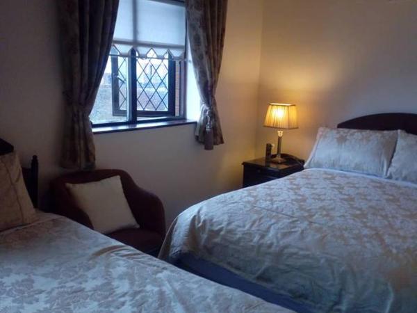 Corrib View Guesthouse h91rr72 : photo 1 de la chambre chambre triple avec salle de bains privative