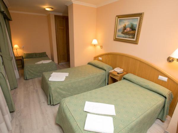 Hotel PAYRO ** : photo 5 de la chambre chambre triple