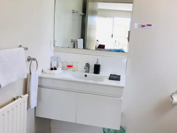 Red Rock Thermal Motel - Mineral Pool : photo 7 de la chambre studio avec terrasse