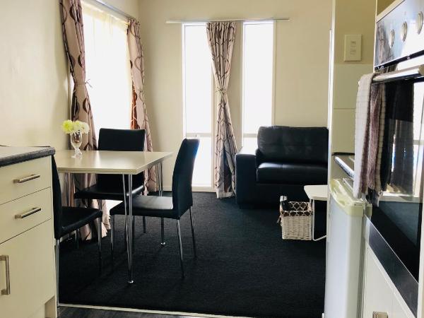 Red Rock Thermal Motel - Mineral Pool : photo 3 de la chambre appartement familial supérieur - 1