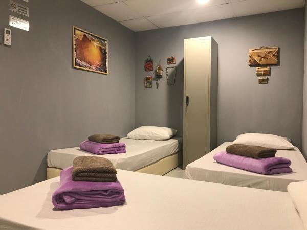 Nusantara Mattwaddien Hostel : photo 2 de la chambre chambre triple basique