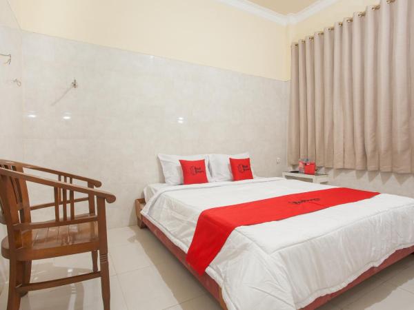RedDoorz Syariah At Sedati : photo 5 de la chambre chambre double