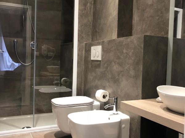 Turin Central Rooms : photo 4 de la chambre chambre double deluxe avec balcon