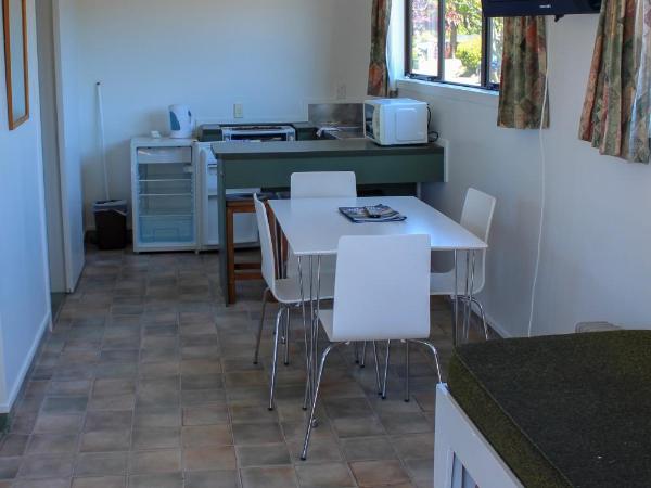 Holdens Bay Holiday Park : photo 7 de la chambre large 1 bedroom kitchen cabin (shared bathroom)