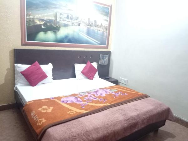 Yash Guest House 01 Minute Walk in Nizamuddin Railway Station : photo 2 de la chambre chambre double deluxe - réservée aux indiens