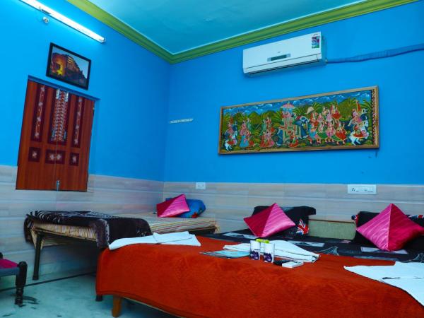 Royal Heritage Guest House : photo 4 de la chambre chambre familiale avec salle de bains privative