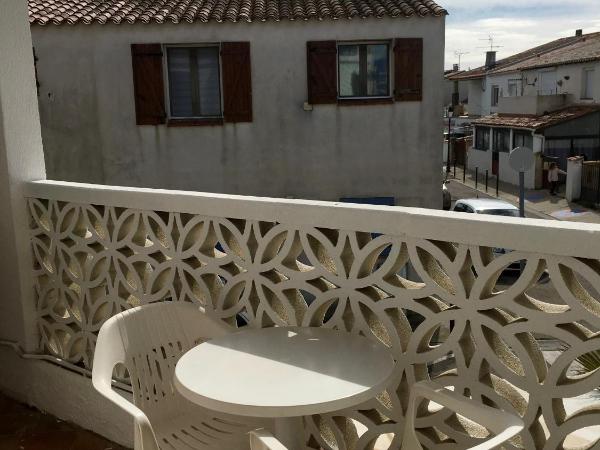 Hotel Les Palmiers En Camargue : photo 3 de la chambre chambre double confort avec balcon