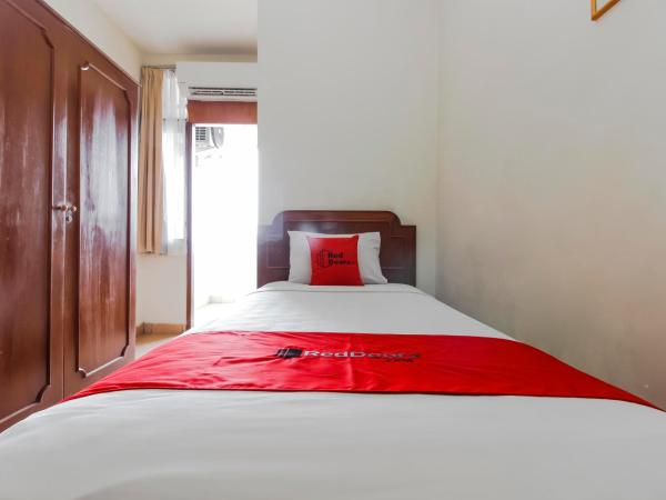 RedDoorz Plus near GBK Senayan : photo 2 de la chambre chambre simple