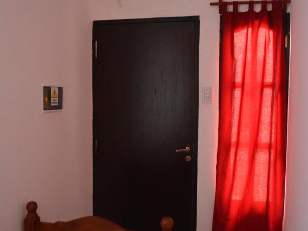 Hotel Isella : photo 6 de la chambre chambre triple avec salle de bains