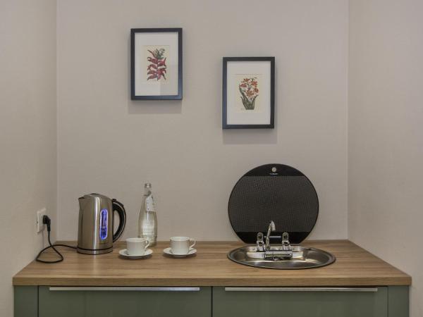 Il Giardino Dei Semplici : photo 5 de la chambre chambre lit king-size - vue sur jardin