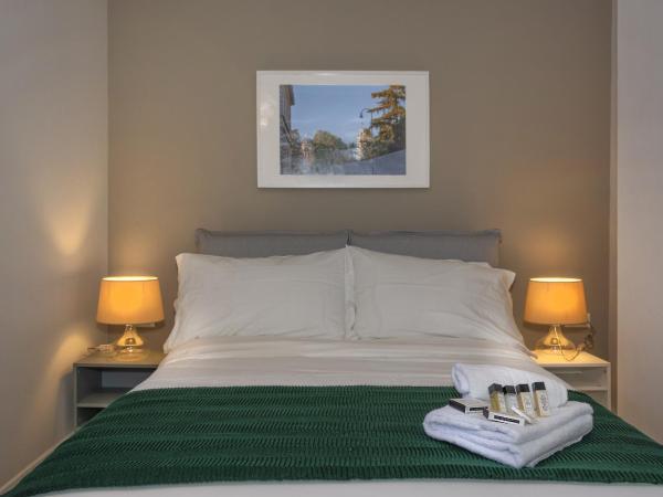 Il Giardino Dei Semplici : photo 2 de la chambre chambre lit king-size - vue sur jardin