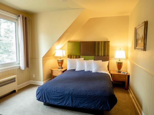 Banff Boutique Inn - Adults only : photo 1 de la chambre chambre lit queen-size