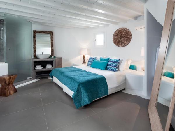 Absolute Mykonos Suites & More : photo 6 de la chambre moulin à vent traditionnel jacuzzi extérieur