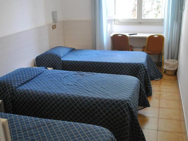 AUTO PARK Hotel : photo 1 de la chambre chambre triple Économique