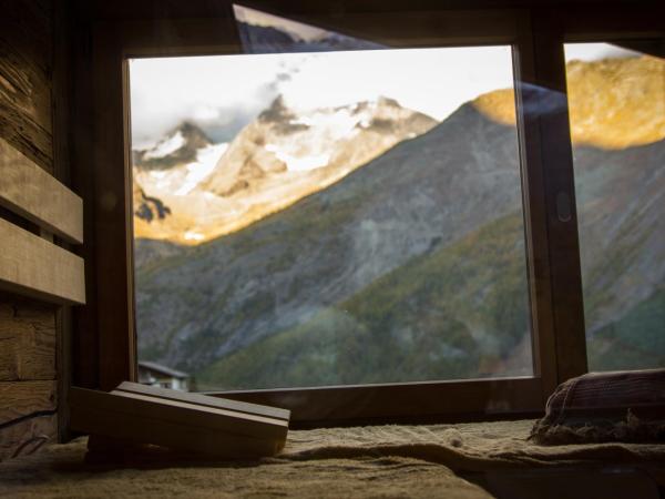 Boutique Lodge Spycher : photo 2 de la chambre suite deluxe avec sauna et baignoire spa extérieure