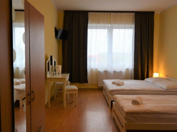 Hostel DV Morski - z prywatnymi łazienkami : photo 8 de la chambre chambre triple avec salle de bains