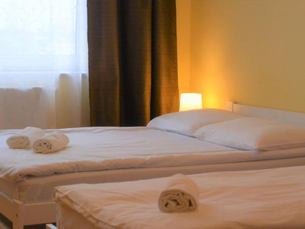 Hostel DV Morski - z prywatnymi łazienkami : photo 1 de la chambre chambre triple avec salle de bains