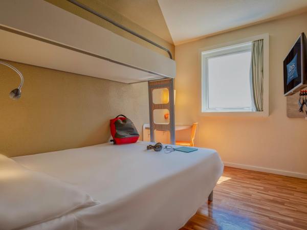 ibis budget SP Centro Sao Joao : photo 10 de la chambre chambre standard avec 1 lit double et 1 lit simple