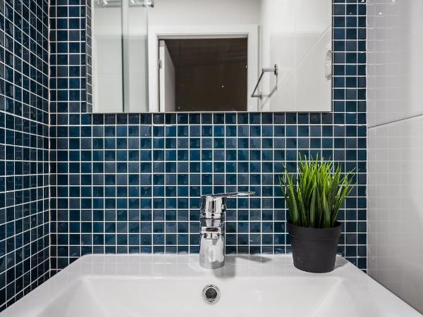 Epic Days Guest House : photo 1 de la chambre chambre triple avec salle de bains privative