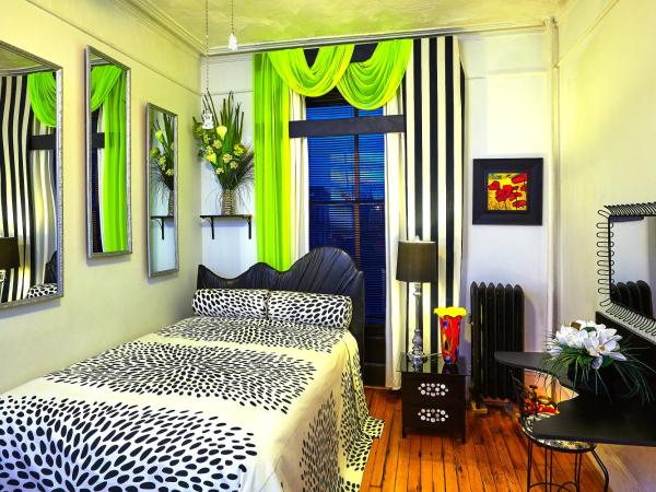 The International Cozy Inn : photo 6 de la chambre suite lit double avec salle de bains commune