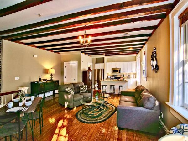 Comfy Carriage House Steps from the River : photo 7 de la chambre maison 1 chambre