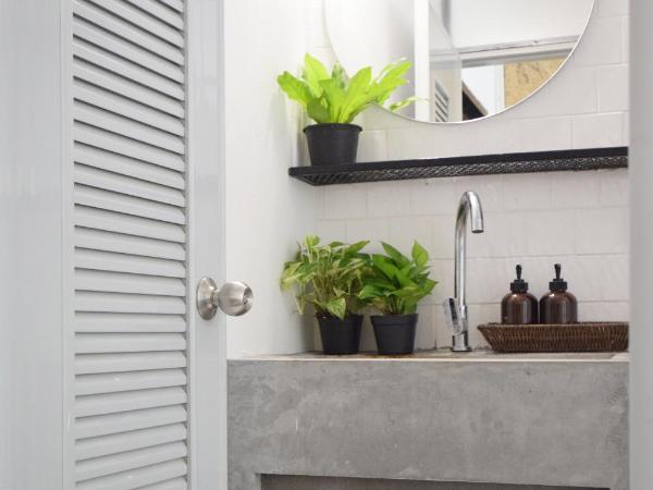 Hugger Hostel : photo 3 de la chambre chambre double avec balcon