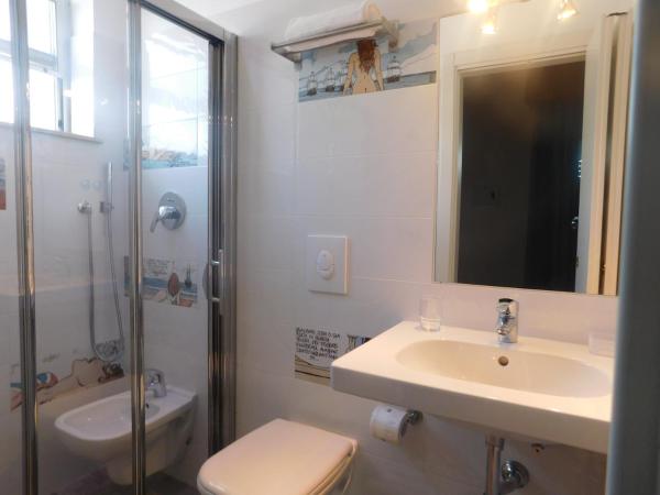 Hotel Dolores : photo 5 de la chambre chambre double ou lits jumeaux standard avec balcon