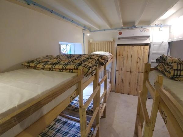 NAMASTEY MUMBAI BACKPACKERS : photo 2 de la chambre lit dans dortoir pour femmes de 6 lits