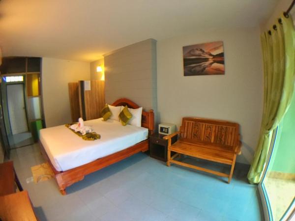 Srichada Hotel Khaolak - SHA Extra Plus : photo 3 de la chambre chambre double avec climatisation