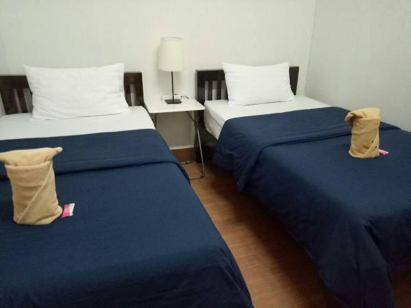 TT Hostel Chiangrai : photo 1 de la chambre chambre lits jumeaux standard avec salle de bains commune