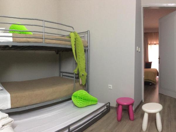 Vergina Hotel : photo 5 de la chambre chambre familiale (2 adultes + 2 enfants) - parking gratuit