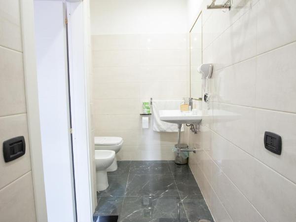 Comfort Zone Naples : photo 10 de la chambre suite lit queen-size avec baignoire spa