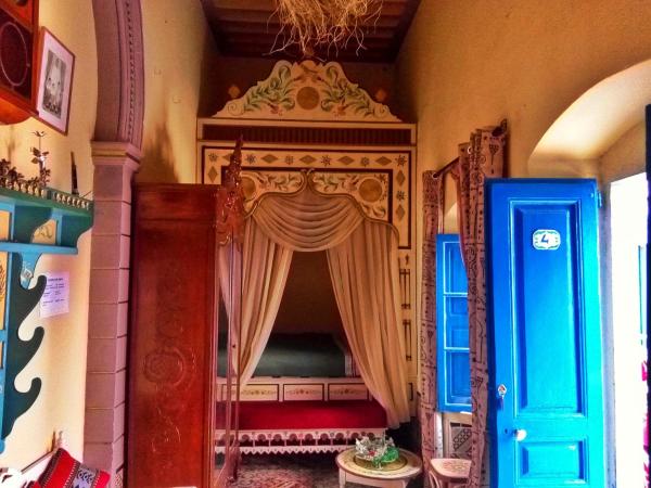 Dar Baaziz : photo 2 de la chambre chambre quadruple Économique avec salle de bains commune