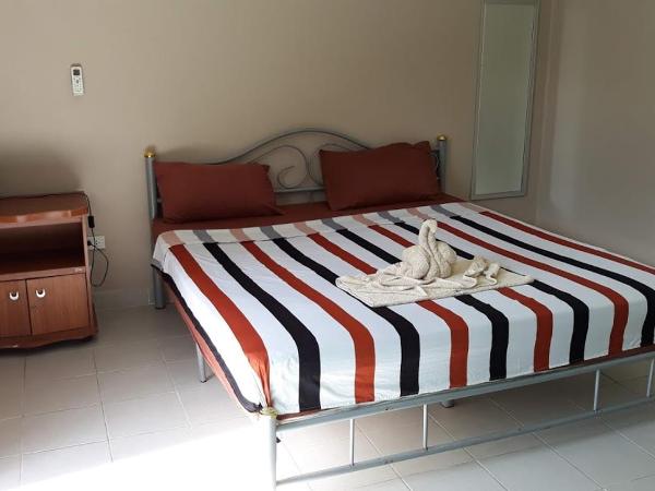 Carpe Diem Guest House : photo 4 de la chambre chambre climatisée - vue sur jardin