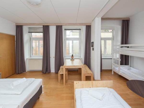 Metro Apartments Vienna : photo 3 de la chambre chambre familiale - vue sur jardin